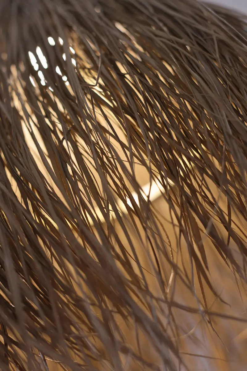 Detalhe das fibras de um pendente de palha