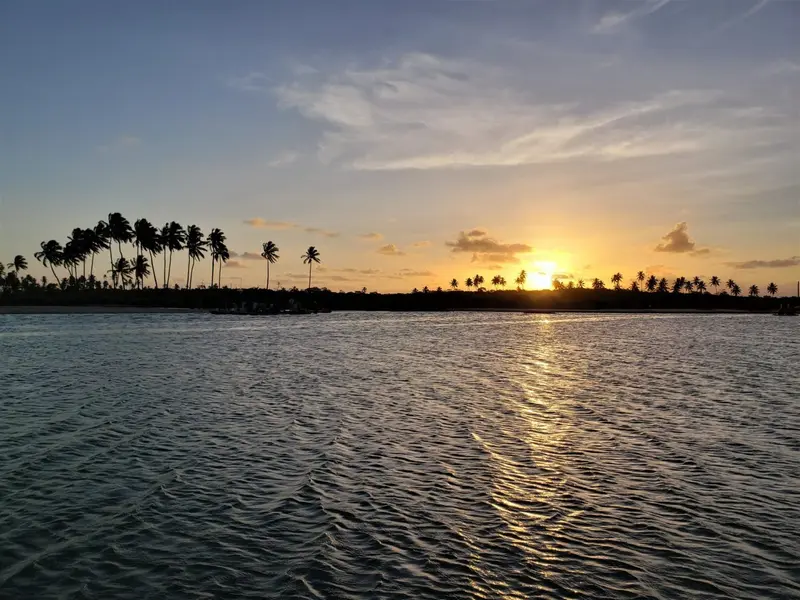Pôr do sol no Rio Maracaípe